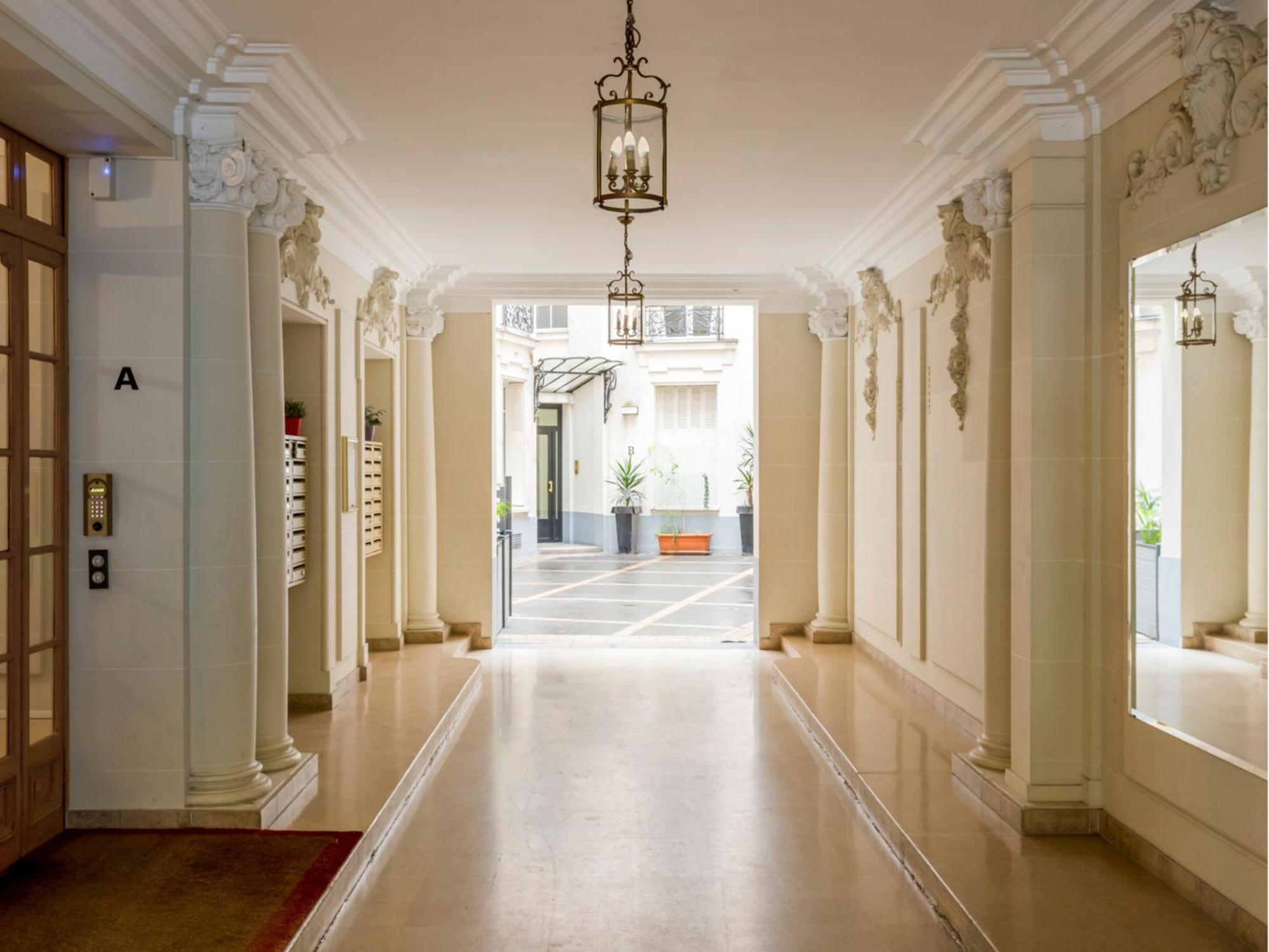 Cozy Apartment - Champs Elysees - Wagram ปารีส ภายนอก รูปภาพ